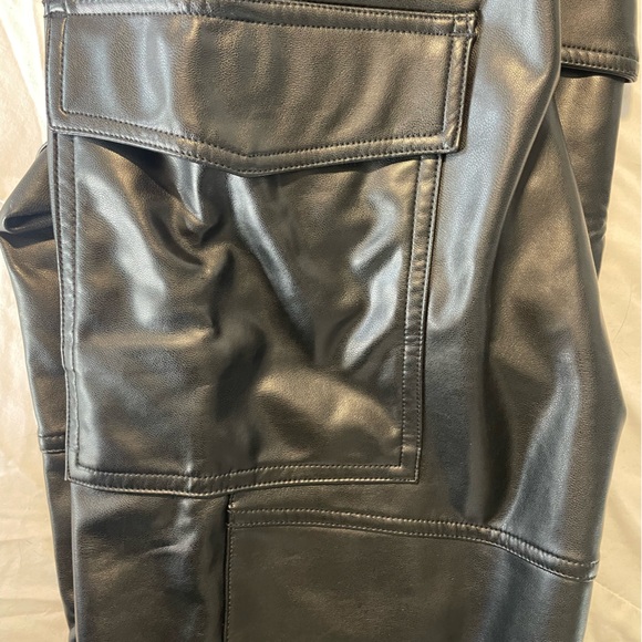 Abercrombie and Fitch Curve Love Vegan Leather Cargo 90s Relaxed Pants Size 14 - Picture 3 of 5